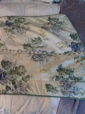 Laura Ashley king pillow shams (2(